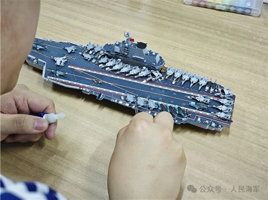 如何制作航空母舰模型，一步步带你走进模型世界，航空母舰模型制作教程，一步步走进模型世界