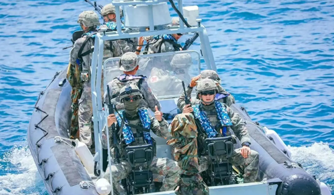 蛟龙突击队新型单兵装备，引领未来战场的技术革新，蛟龙突击队新型单兵装备，引领未来战场技术革新潮流