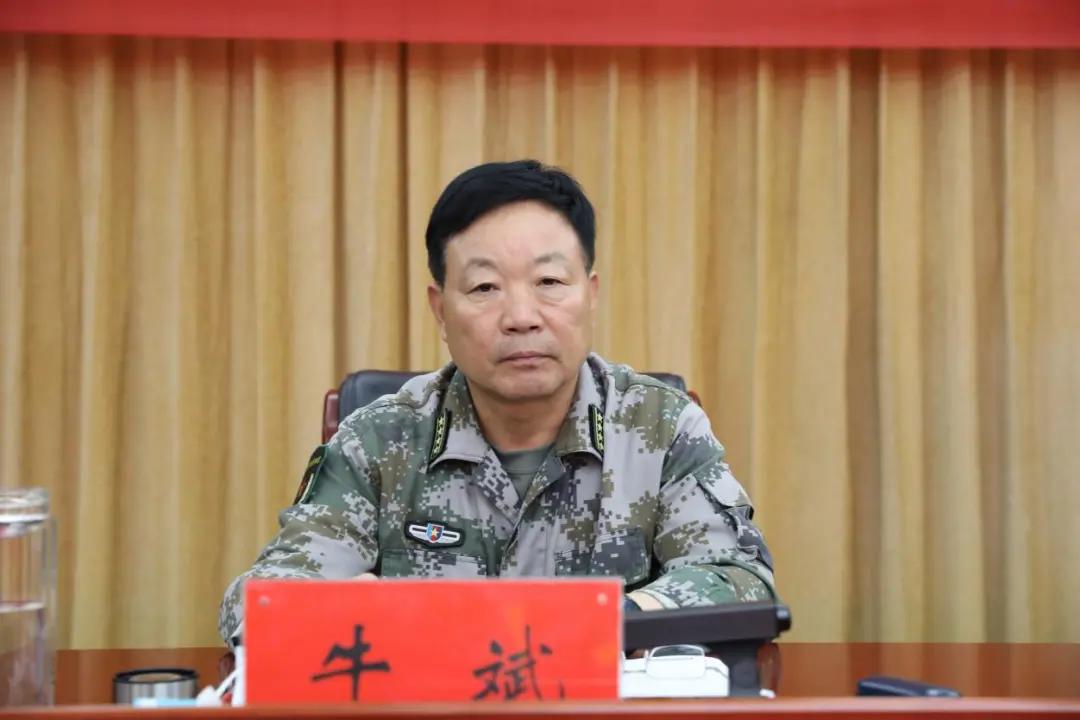 关于依法治军从严治军存在的矛盾探讨，依法治军与从严治军中的矛盾探讨与解决之道