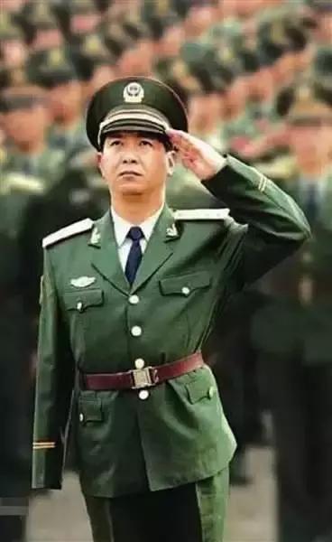 解放军英雄丁晓兵，英勇无畏，忠诚担当，解放军英雄丁晓兵，忠诚担当，英勇无畏