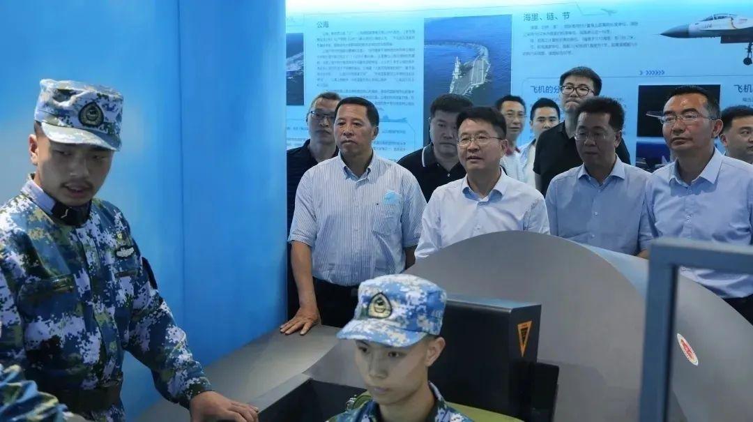 航空母舰传奇，青少年军事爱好培养的重要性与策略，航空母舰传奇，青少年军事爱好培养的重要性与策略探讨