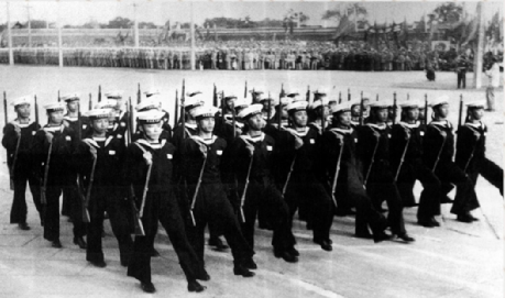 纪念海军辉煌历程，回顾51年海军阅兵方队的荣耀时刻，海军荣耀历程回顾，阅兵方队展现辉煌历程的壮丽瞬间（纪念海军成立51周年）