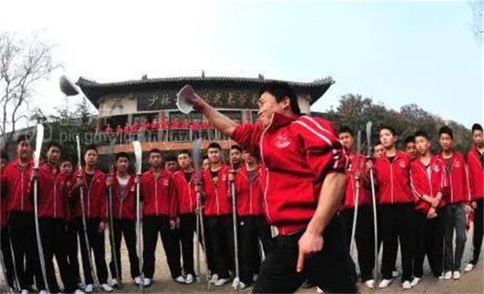 肖思远与塔沟武校，探寻背后的故事，肖思远与塔沟武校，背后的故事探寻